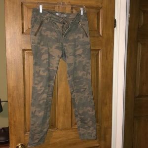 Old Navy Rockstar Camo Skinny Zip Ankle Pants